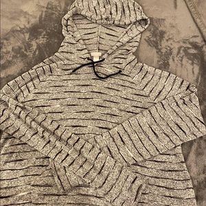 Cropped shirt with hood